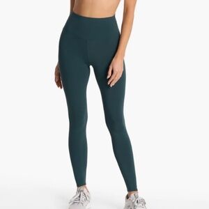 NWT Vuori Chilled Out Legging in Beryl (pine green)